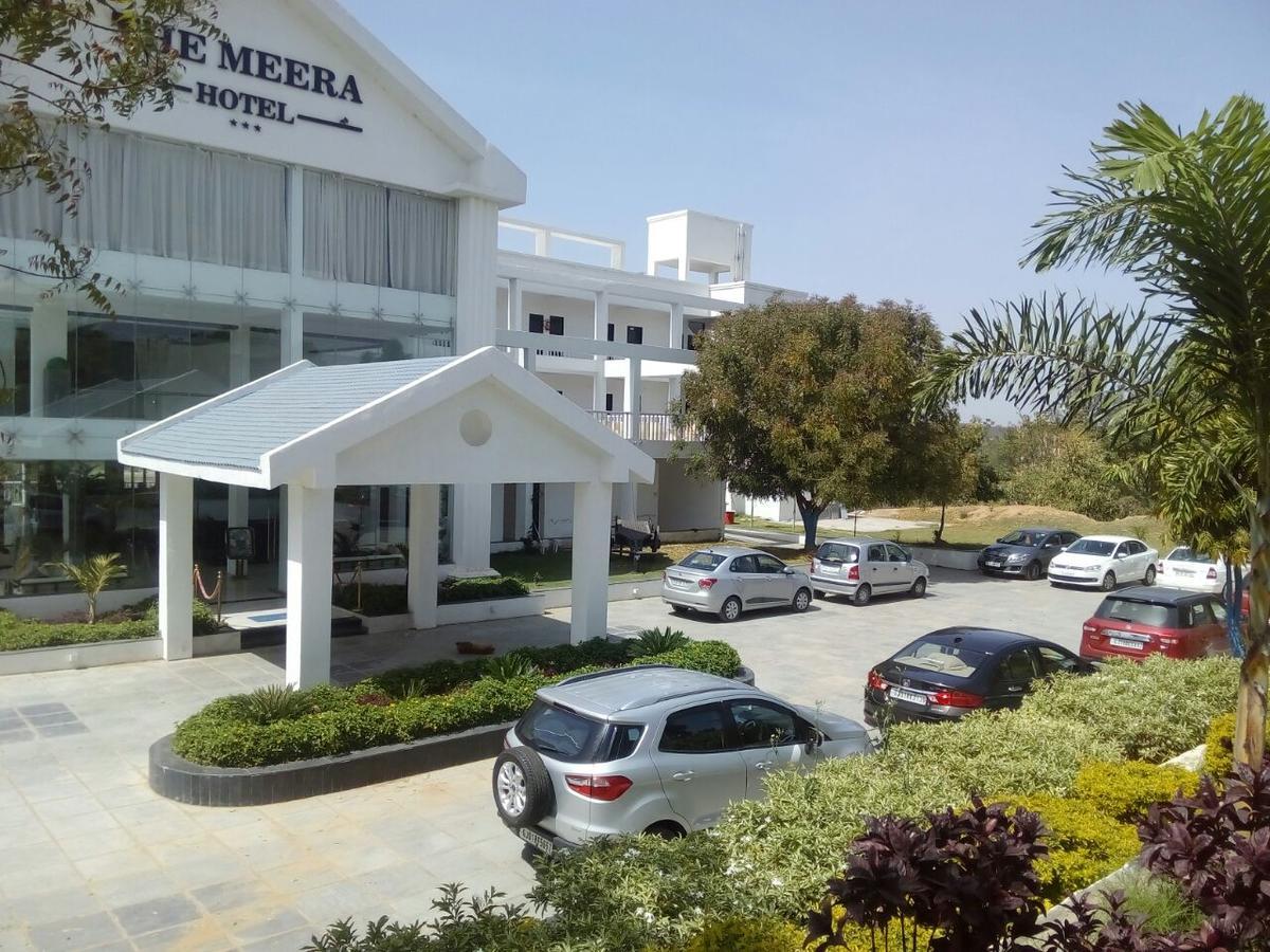 The Meera Hotel Derol Extérieur photo